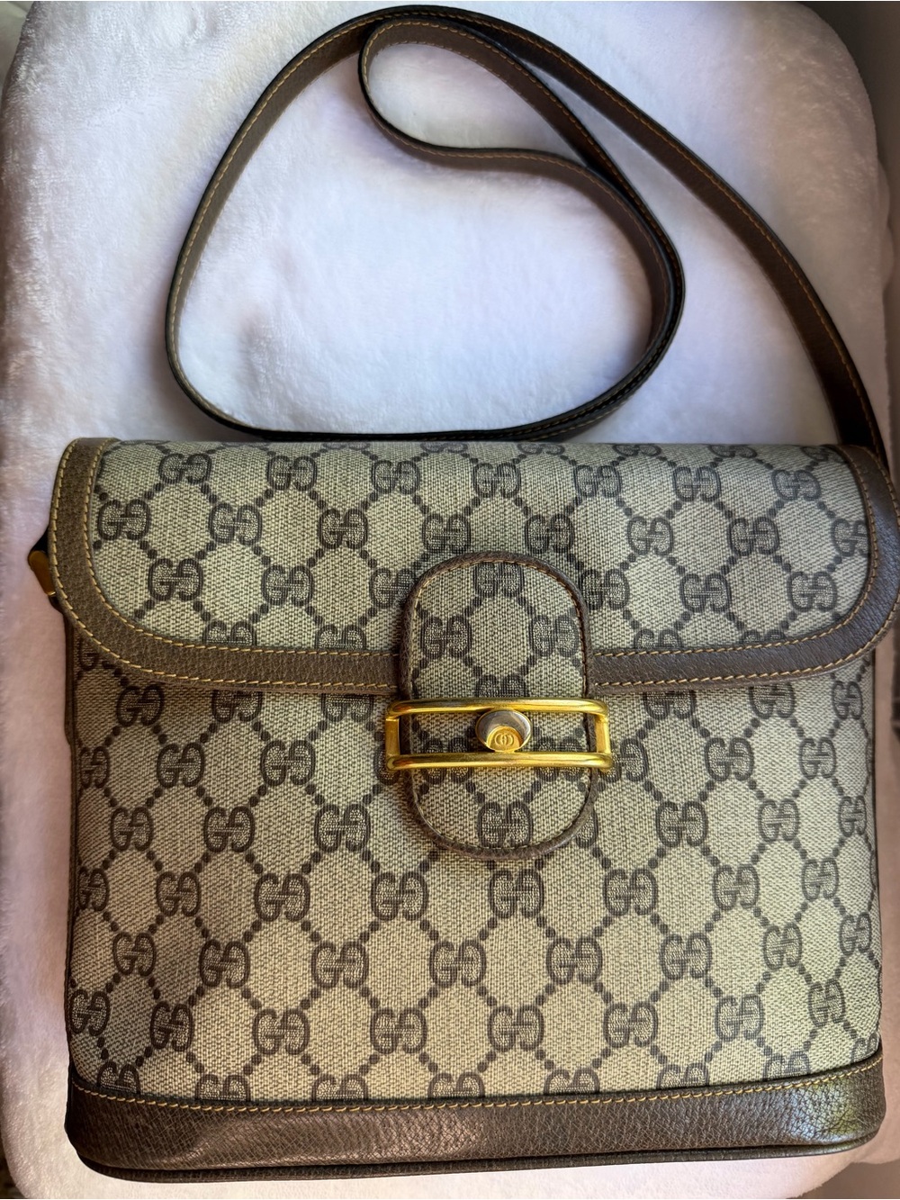 💞Vintage Gucci Beige/Brown GG Supreme Canvas Messenger Bag with Gold Hardware